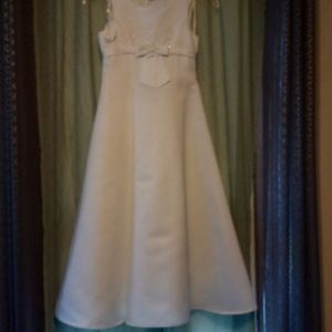 Girls white, sleevessl,floor length dress, sz 8
